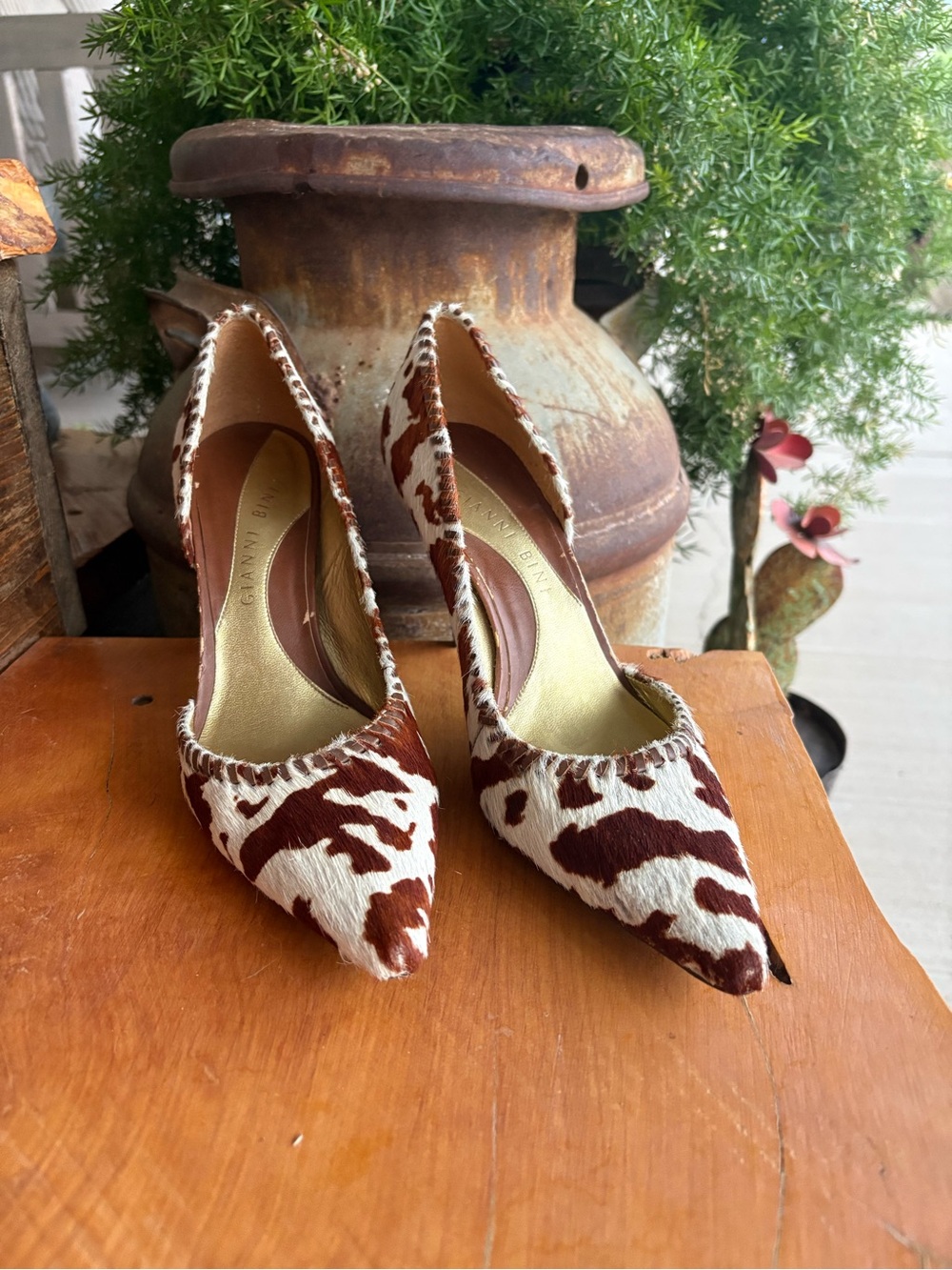 Gianni Bini Brown and White Cowhide Pointed Toe Pumps - Picture 2 of 8
